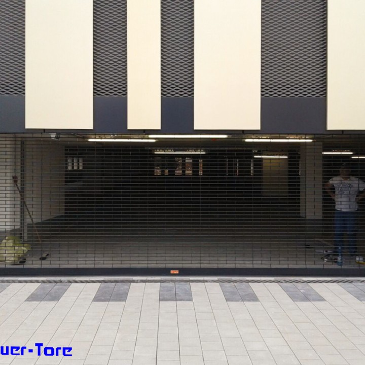 Rollgittertore für Bürogebäude-Neubau