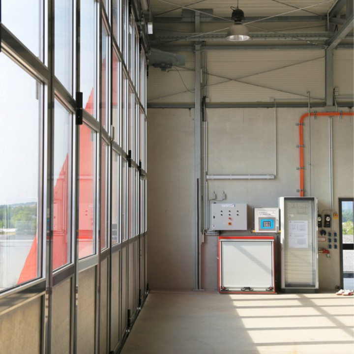 Schiebefalttor für Hubschraubersonderflugplatz